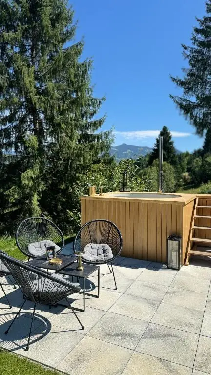 Traditional Romanian wooden hot tub (ciubăr) outdoors overlooking Munții Rodnei
